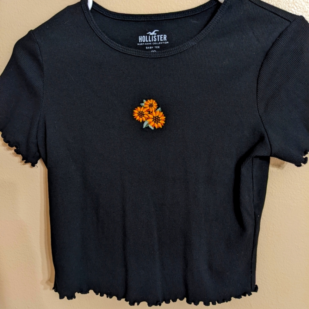 Hollister Baby Tee / Size: Adult Medium